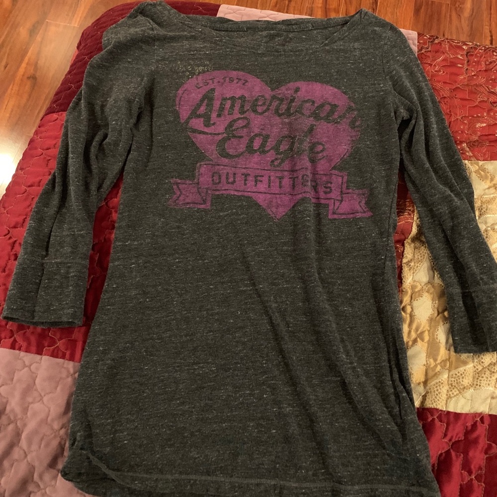 American Eagle quarter inch shelve t-shirt